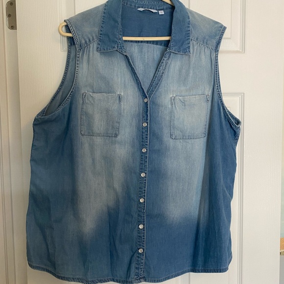 Reitmans Tops - Ombré Sleeveless Denim Top Size 20 plus
